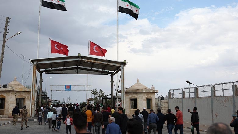 HRW: Tirkiyê bi sedan penaberên Sûrî bi zorê şandine welatê wan