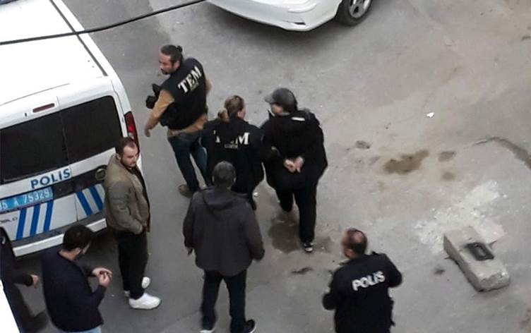 Li 6 bajaran polîsan bi ser ofîsên medyaya Kurdî de girtin