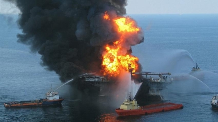 Li Endonêzyayê di keştiyekê de şewat derket 14 kes mirin