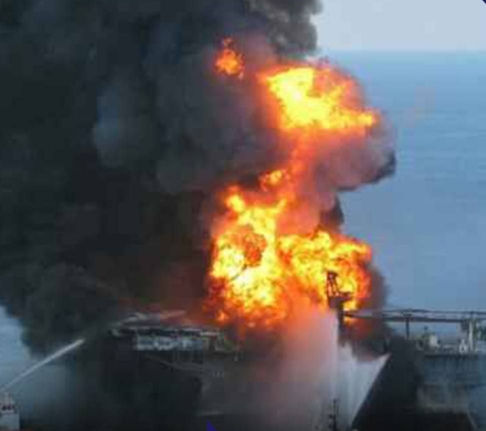 بەهۆی ئاگرکەوتنەوە لە کەشتییەکی ئەندەنوسیا ١٣ کەس گیانیان لەدەستدا