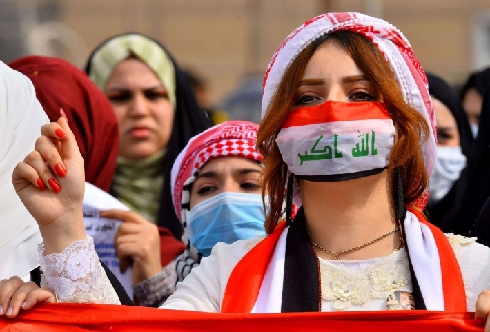 متى تكون المرأة عدوة المرأة؟ وهل جمال النساء نعمة أم نقمة؟