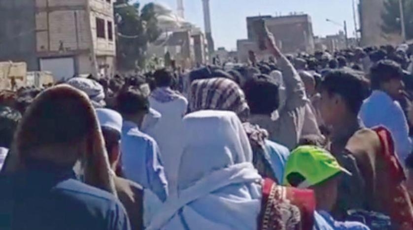 احتجاجات إيران تشتعل رغم إقالة قائد شرطة زاهدان