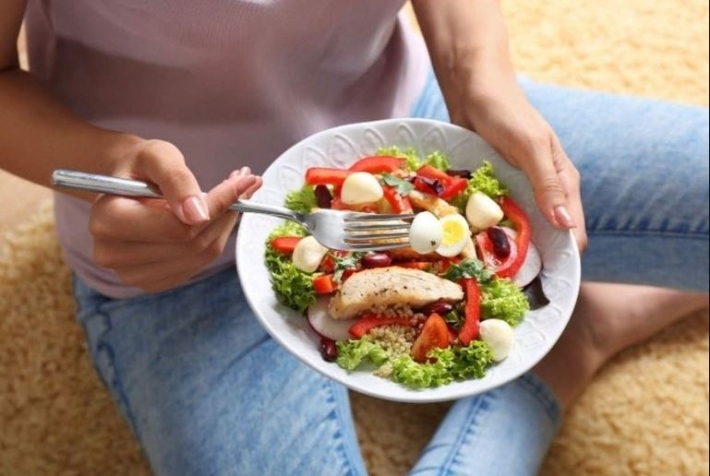 هل يؤثر الصيام المتقطع على الهرمونات الأنثوية؟