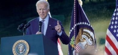 بايدن متفائل... ويحذر من «عامين مروعين»