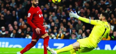 آرسنال يسقط تشلسي ويستعيد الصدارة... وليفربول ينتفض بثنائية صلاح