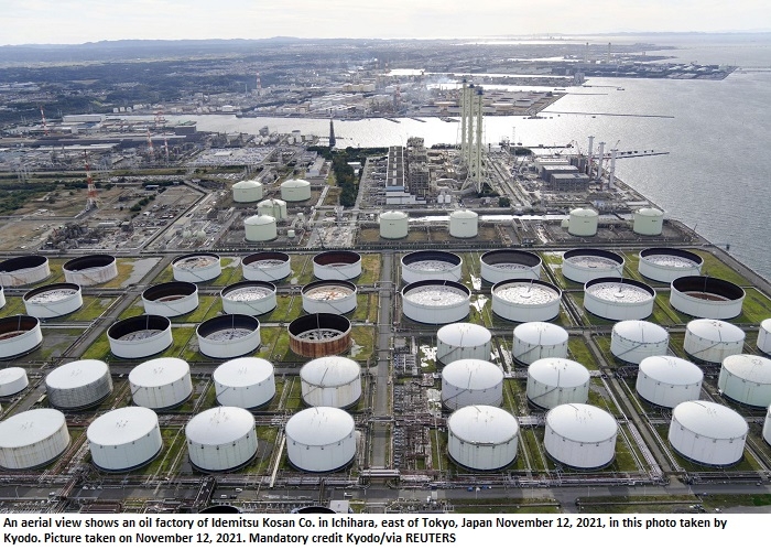 Oil falls on fading demand hopes as China sticks to strict COVID plan