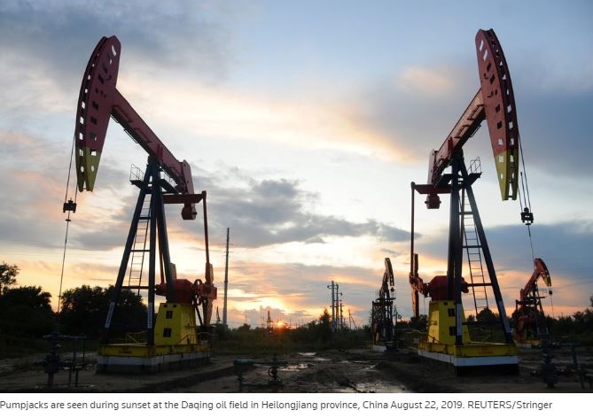 Oil prices dip on U.S. inventory build, China COVID worries