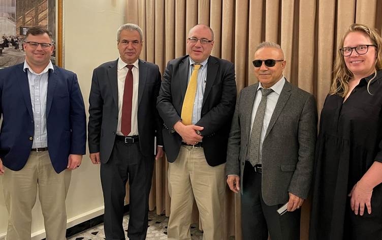 Şandeke Wezareta Derve ya Amerîkayê bi ENKSê re civiya