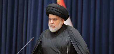 محلل سياسي: الصدر يراقب الحكومة .. قد يتخذ موقفاً منها خلال ١٠٠ يوم