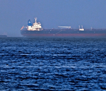 هێرشی فڕۆکەی بێفڕۆکەوان بۆ سەر کەشتییەکی نەوت هەڵگر لە کەناراوەکانی عومان