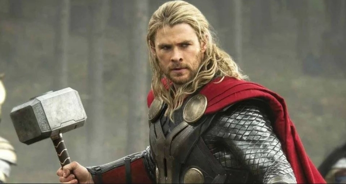 مرض الزهايمر يوقف كريس همسوورث عن التمثيل: أخشى ألا أتذكر زوجتي وأبنائي