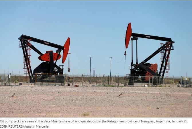 Oil rises as Saudi comments outweigh recession concerns