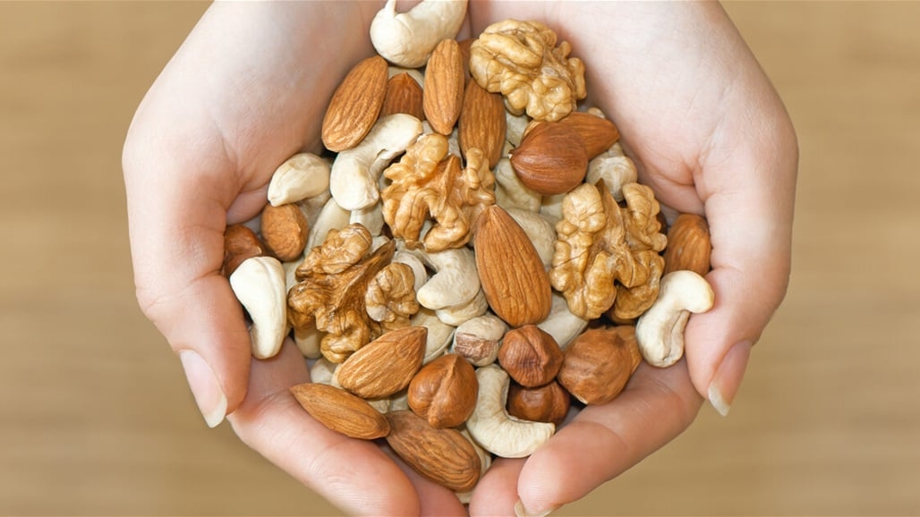 للنساء.. تعرفي على أكثر من 5 فوائد للمكسرات مع العسل