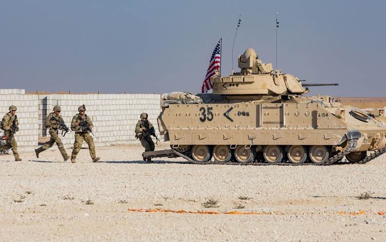 Amerîka: Leşkerên me li Sûriyê ne û piştgiriya HSDê dikin