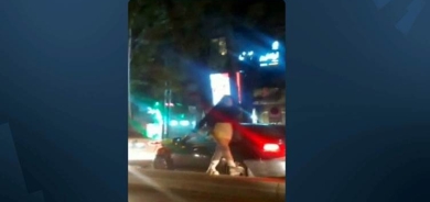 Keçek    li kolanên Tehranê bi kurtetenore û bê serpoş dimeşe