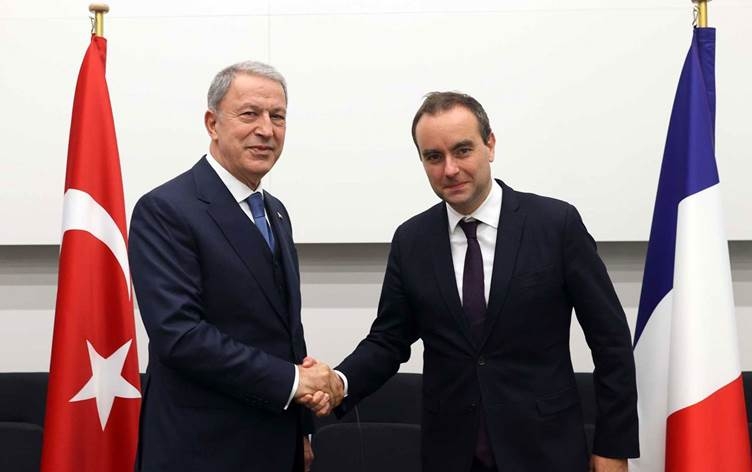 Fransayê ji ber operasyona ser Rojava hişyarî da Tirkiyê