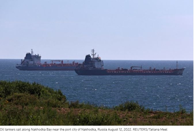 Oil prices fall on economic fears, dollar strength