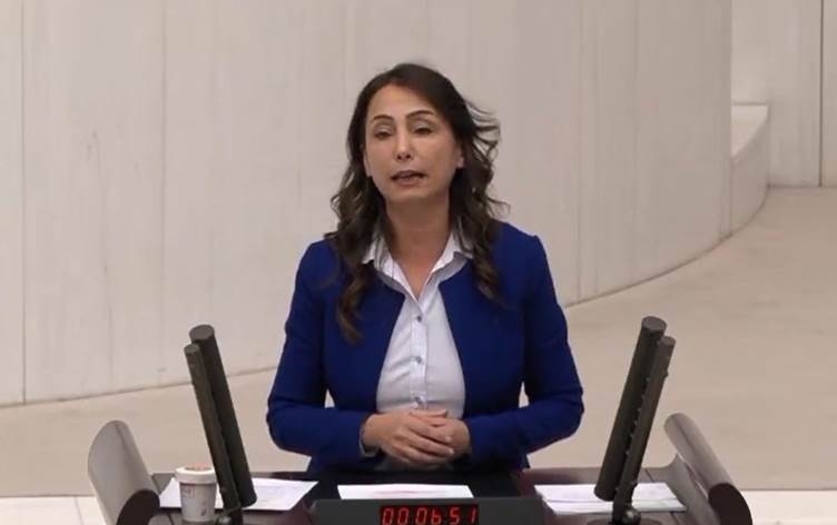 Parlamentera HDPê: AKP li her çar parçeyên Kurdistanê siyaseta şer dimeşîne