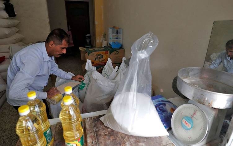 خزين ثلاثة أشهر فقط تبقى من مفردات التموينية لدى التجارة