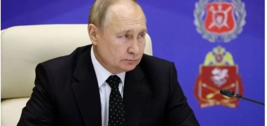 Putin meets generals as Russian missiles pound cities