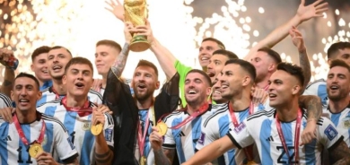 ميسي يحطم أبواب التاريخ... كأس العالم في أحضان ساحرها