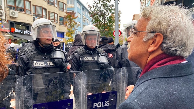 Opozîsyona Tirkiyê bertek nîşanî dorpêçkirina Hevserokê HDPê da