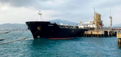 عشرات السفن عالقة قبالة إيران