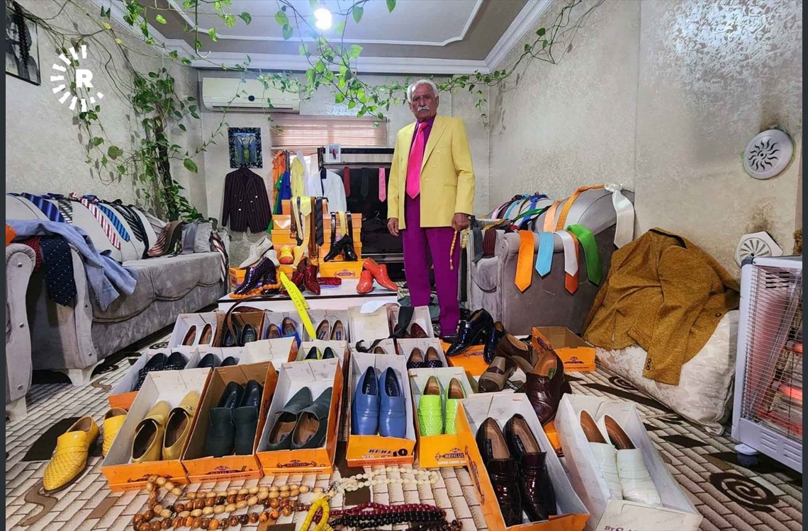 Li Cizîrê Azîz Serîm ê 75 salî bi cil û bergên xwe yên rengîn bala xelkê dikşîne