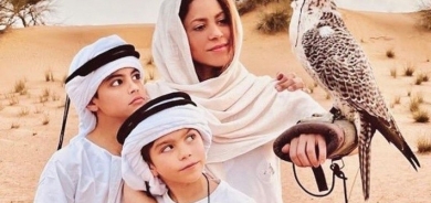 شاكيرا في صحراء دبي بالزي الخليجي: 
