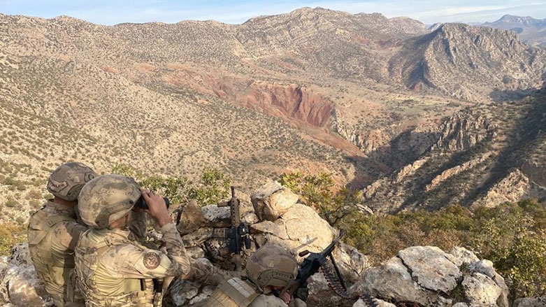 Leşkerekî Tirkiyê li deverên sînorî yên Herêma Kurdistanê hat kuştin