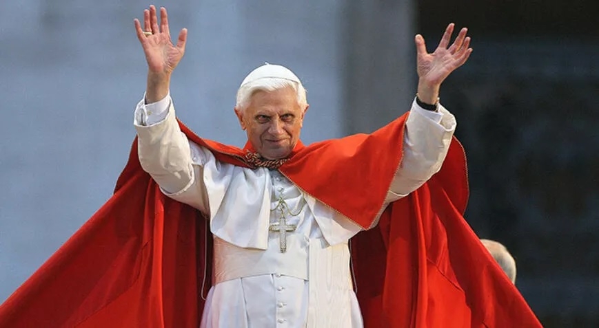 Papaya berê ya Vatîkanê koça dawî kir