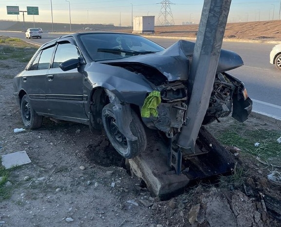 جريح بأصطدام سيارة بعامود كهرباء في اربيل