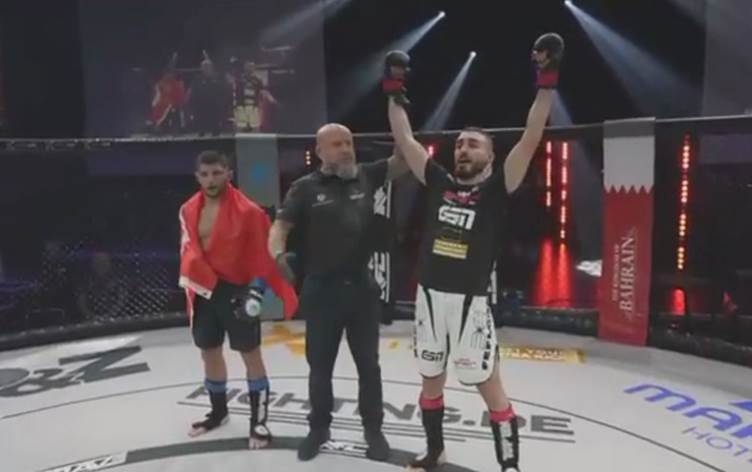 Li Almanyayê boksorê Kurd rikeberê xwe yê Tirk avêt erdê û bû şampiyon