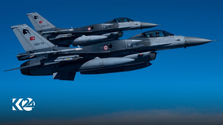 Firokeyên şer ên Tirkiyê baregehên PKKê li Akrê bombebaran dikin