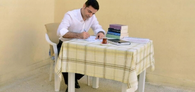 Demîrtaş malperek bi 4 zimanan vekir lê Kurdî tê de nîne