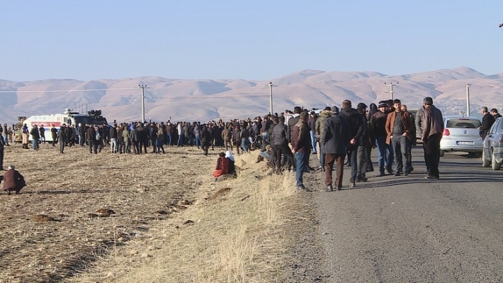 Mîr Perwer li gundê xwe bi xakê hat spartin