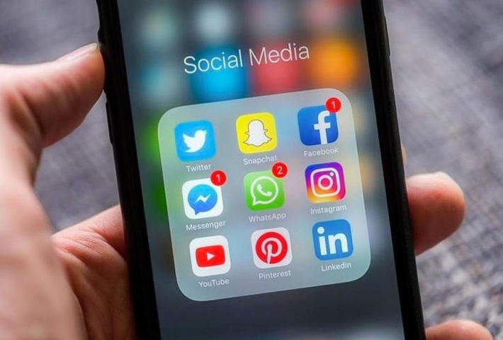 هل تؤثر وسائل التواصل الاجتماعي على أدمغة المراهقين؟