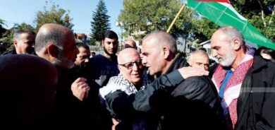 إسرائيل تعاقب السلطة... «ولا تريد انهيارها»