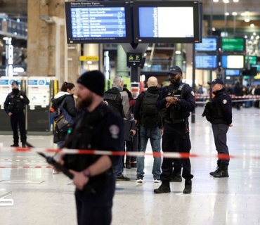 لە پاریس کەسێک بە چەقۆوە چەند کەسێک بریندار دەکات