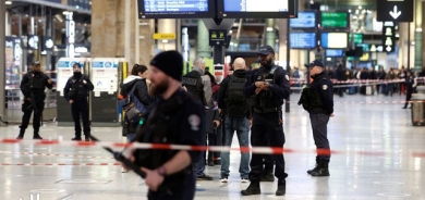 لە پاریس کەسێک بە چەقۆوە چەند کەسێک بریندار دەکات