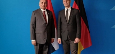 فؤاد حسين وبيرند كروسر يبحثان أوضاع العراقيين ممن رفضت طلبات لجوئهم