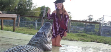 وێنەی دەرچوون لەگەڵ گیانداری ترسناك