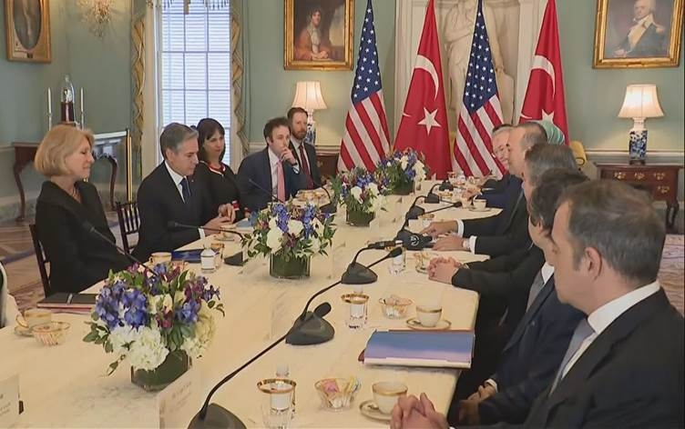 Çawuşoglu: Amerîka piştgiriya PKKê û YPGê dike