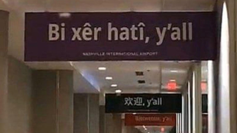 Li balafirgeheke Amerîkayê bi Kurdî bixêrhatinî li geştyaran tê kirin