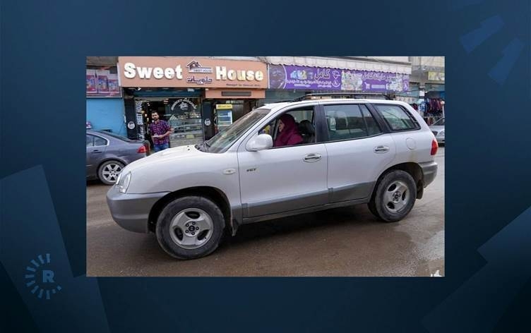 Jineke Amûdê di 58 saliya xwe de fêrî şofêriyê bûye