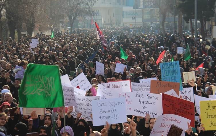 Li Êlihê mîtîngek li dijî şewitandina Quranê hat lidarxistin