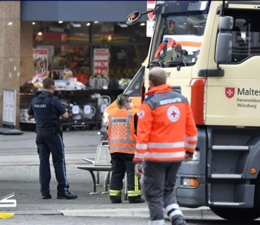 لەهێرشێک بە چەقۆ بۆ سەر شەمەندەفەرێک لە ئەڵمانیا؛ ٢ کەس کوژران