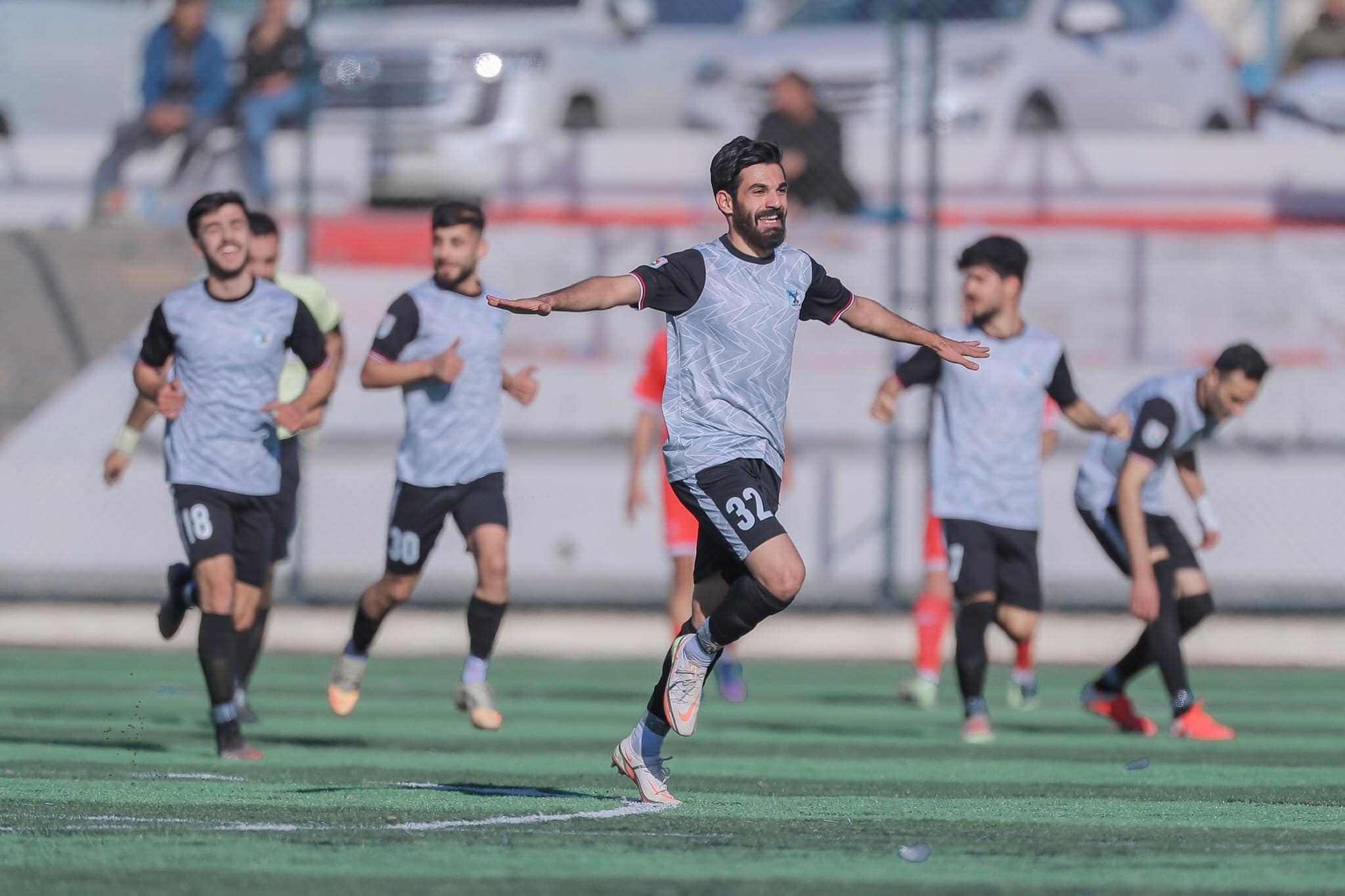 بروسك كێبڕكێ ده‌كات