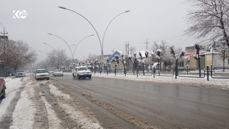 Berfê deriyên dibistanên Soranê girtin