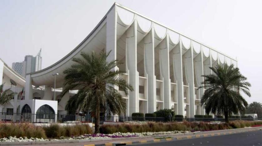 دعوات لإقالة قيادات «التربية» الكويتية